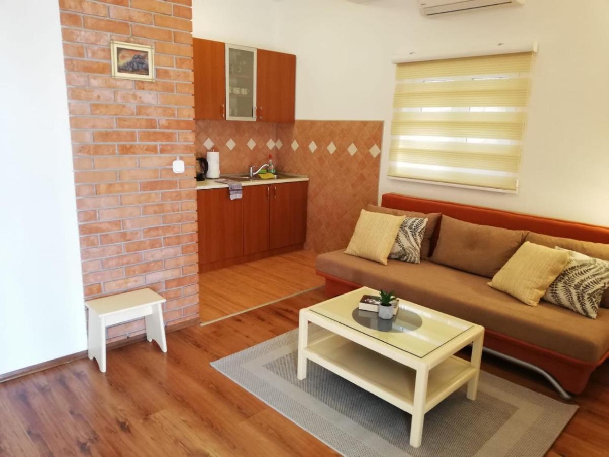 Apartments Leona Neum Exterior photo